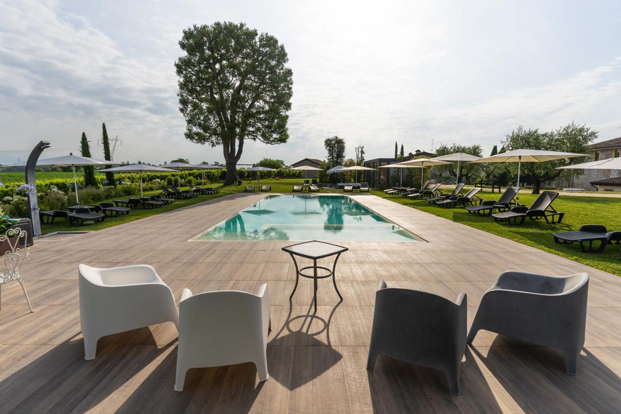 Agriturismo Colle Dei Pivi Ponti sul Mincio Exteriör bild