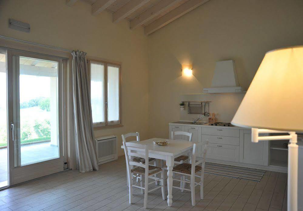 Agriturismo Colle Dei Pivi Ponti sul Mincio Exteriör bild
