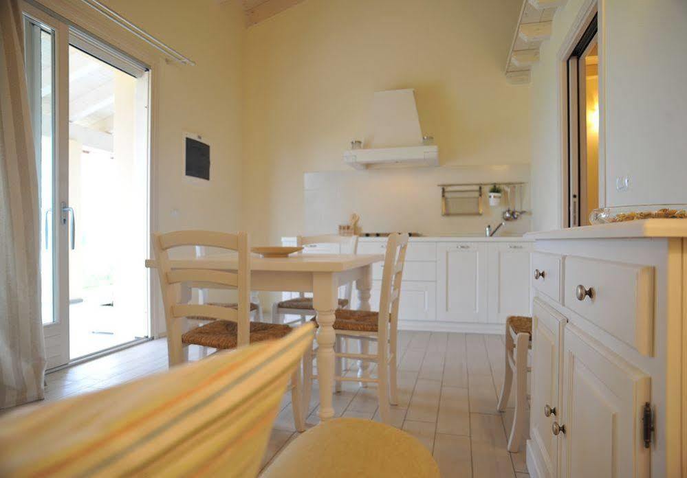 Agriturismo Colle Dei Pivi Ponti sul Mincio Exteriör bild